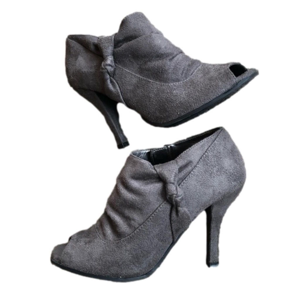 MOSSIMO faux suede scrunched shootie bootie peep toe heels size 6